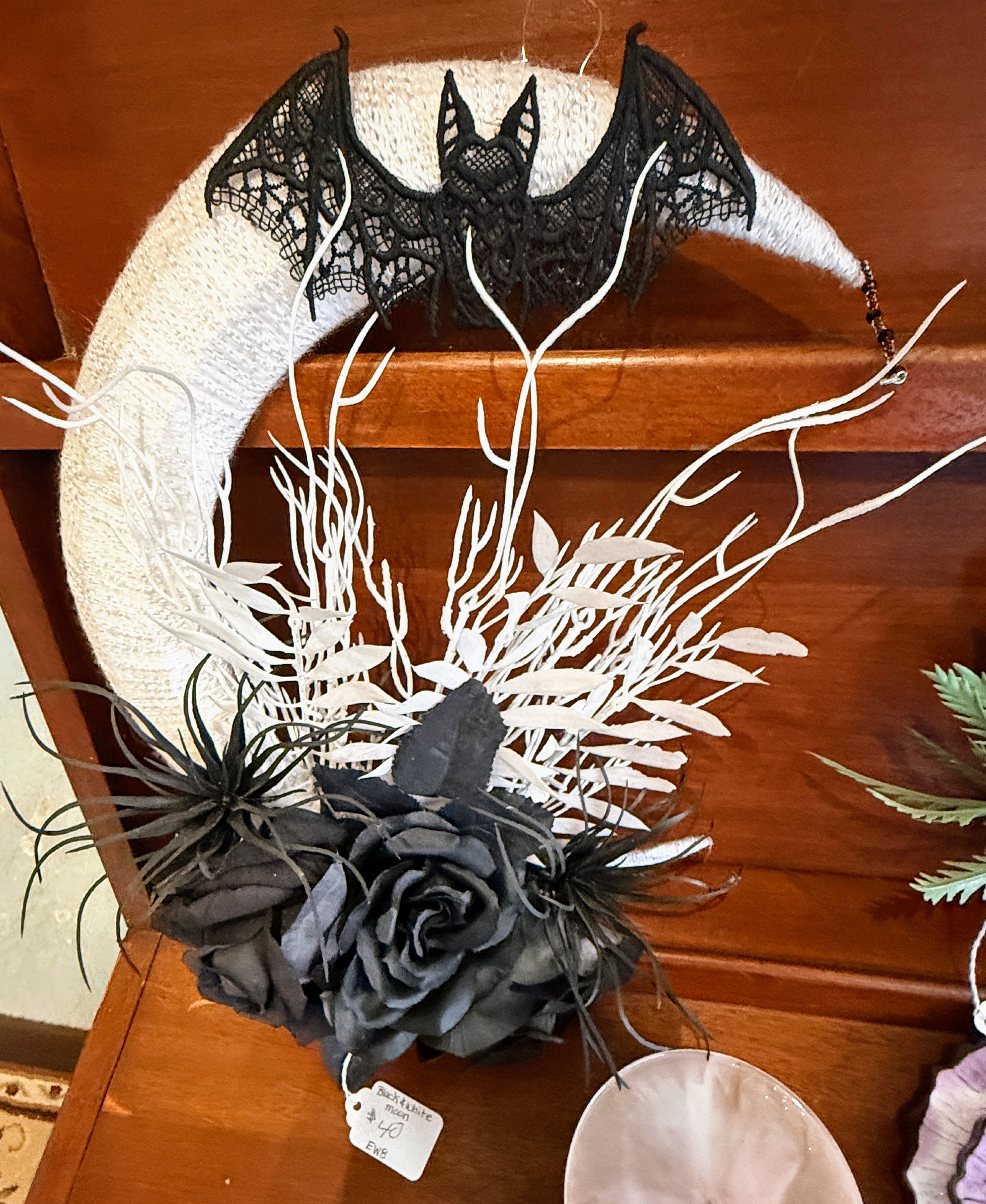 Bat Black & White Moon Wreath EW8