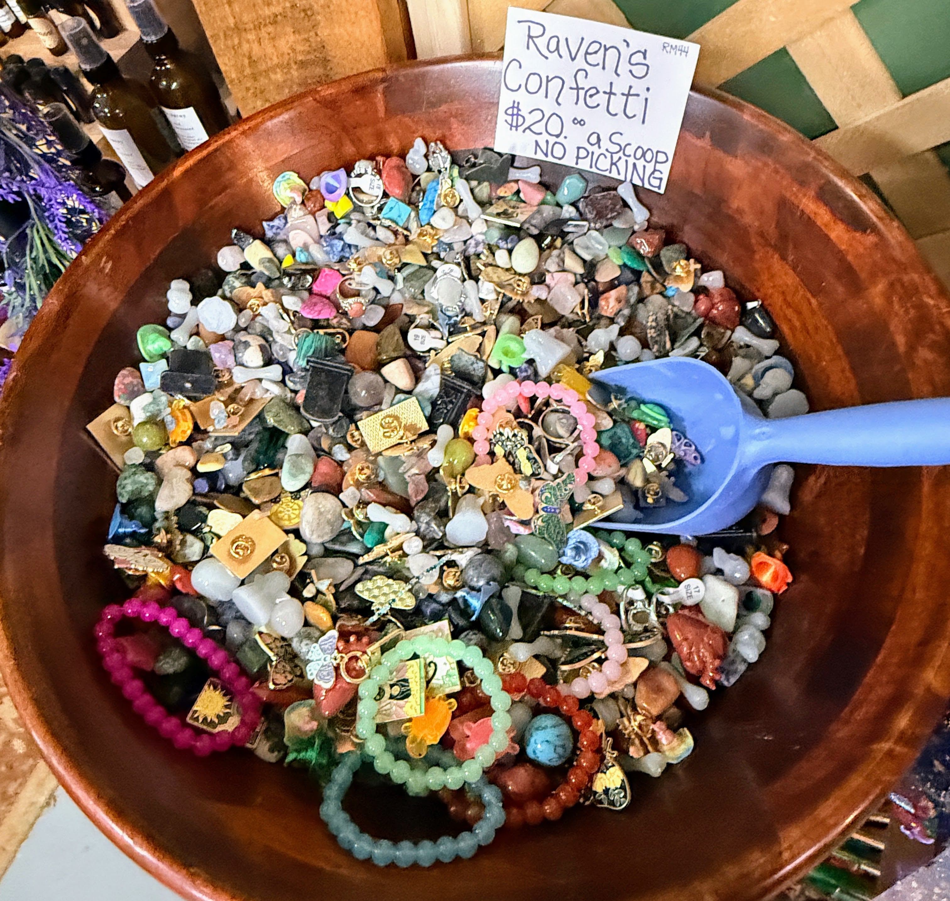 Raven Confetti Scoop