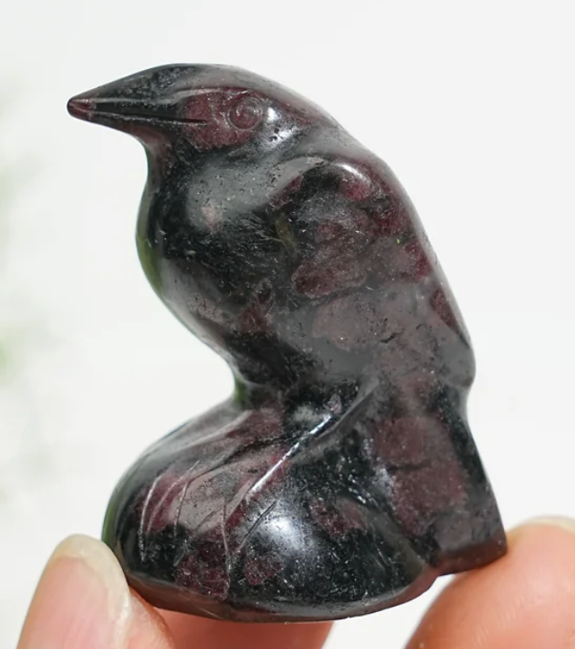 Arfvedsonite and Garnet Raven Crow Carving Bird RC310